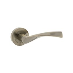 KLAMKA ALUBRASS DAJANA ROZETA OKRĄGŁA PATYNA